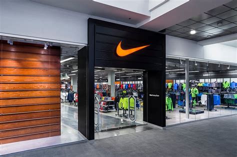 mundschutz schwarz nike|Nike Factory Stores.